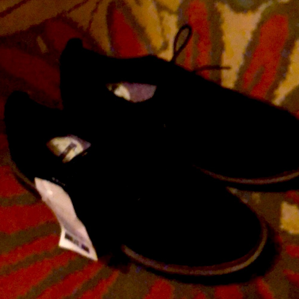 Black velvet tie a shoe rubber soul